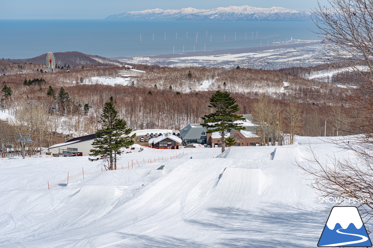 サッポロテイネ｜オリンピアゾーンは、3月31日で営業終了のはずですが…。まだまだ積雪たっぷりのゲレンデ。コンディション良好です！